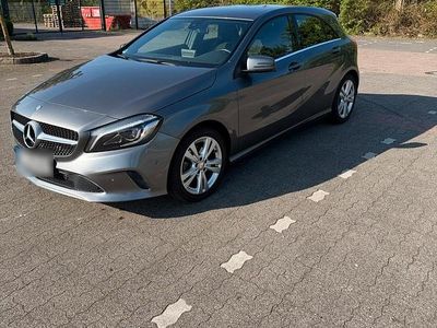 Usata Mercedes A180 Urban 122 CV (89 kW) 2017 Grigio Berlina