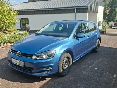 Gebraucht VW Golf VII Comfortline 110 PS (80 kW) 2016 Blau Limousine