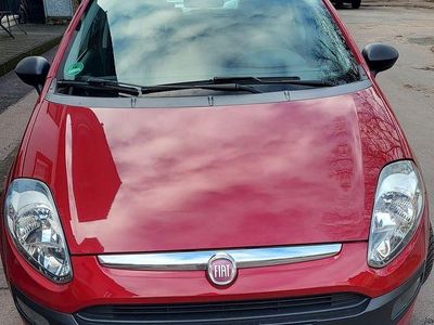 Rot Gebraucht 2010 Fiat Punto Limousine | 3.490 € (Fairer Preis)