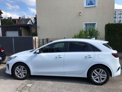 Gebraucht Kia Ceed Vision 160 PS (117 kW) 2021 Weiß Kleinwagen