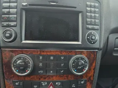 Gebraucht Mercedes ML350 231 PS (169 kW) 2010 Schwarz SUV