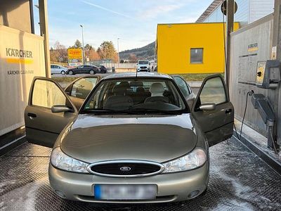 Gebraucht Ford Mondeo 95 PS (69 kW) 1999 Grün Limousine