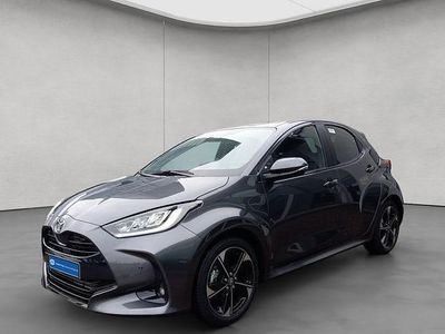 Neu Toyota Yaris Hybrid Style 131 PS (96 kW) 2025 Grau Limousine