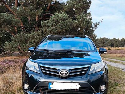 Gebraucht Toyota Avensis Executive 150 PS (110 kW) 2012 Blau Limousine