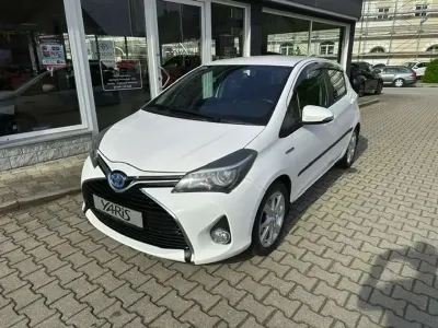 Gebraucht Toyota Yaris Club 75 PS (55 kW) 2015 040 schneeweiss Kleinwagen