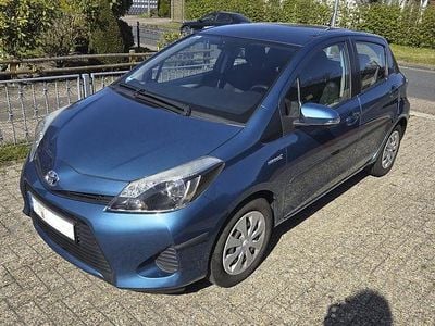 Second-hand Toyota Yaris 101 CP (74 kW) 2013 Verde Hatchback