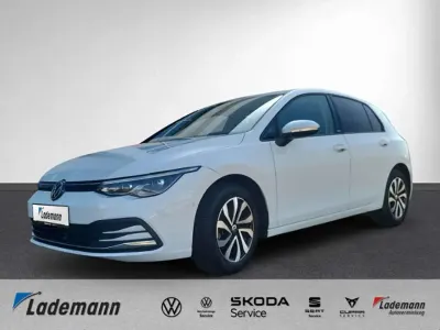 Używany VW Golf VIII Active 150 KM (110 kW) 2023 Biały Sedan/Limuzyna