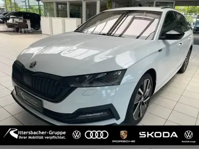 Gebraucht Skoda Octavia SportLine 150 PS (110 kW) 2023 Moonweiss metallic Kombi