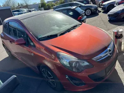 Usata Opel Corsa Edition 101 CV (74 kW) 2011 Arancione Utilitaria