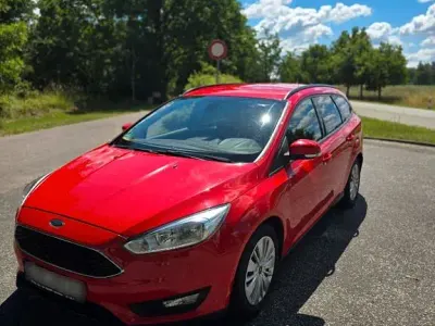 Gebraucht Ford Focus 101 PS (74 kW) 2015 Rot Limousine