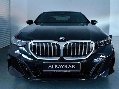 Black sapphire metallic Gebraucht 2023 BMW 520 M Sport Limousine | 46.990 €