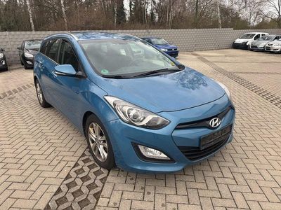 Gebraucht Hyundai i30 Intro Edition 110 PS (80 kW) 2012 Blau Kombi