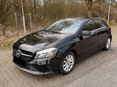 Second-hand Mercedes A180 Style 122 CP (89 kW) 2016 Negru Berlinǎ