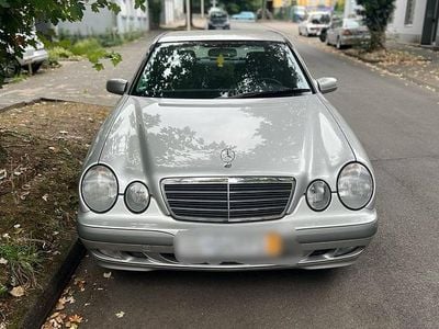 Mercedes E200