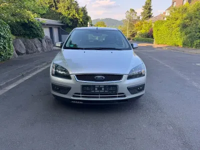 Gebraucht Ford Focus 101 PS (74 kW) 2006 Silber Limousine