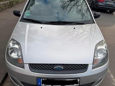 Gebraucht Ford Fiesta 60 PS (44 kW) 2007 Silber Kleinwagen