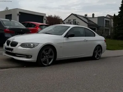 Gebraucht BMW 330 Sport Line 272 PS (200 kW) 2011 Weiß Coupé