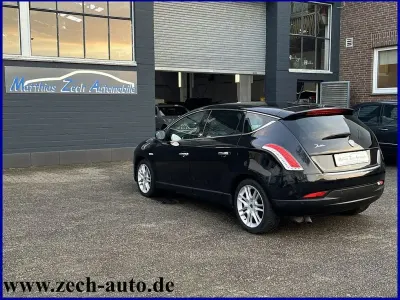 Usata Lancia Delta 120 CV (88 kW) 2011 Nero Utilitaria