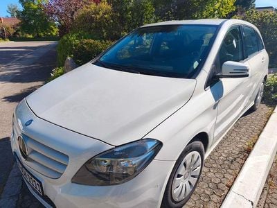 Usata Mercedes B180 122 CV (89 kW) 2012 Bianco Monovolume