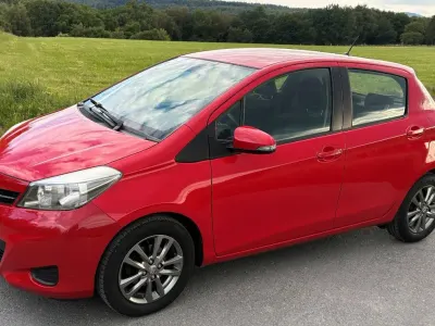 Gebraucht Toyota Yaris Edition 69 PS (50 kW) 2014 Rot Kleinwagen