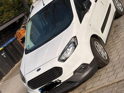 Gebraucht Ford Courier 101 PS (74 kW) 2022 Weiß Van / Kleinbus