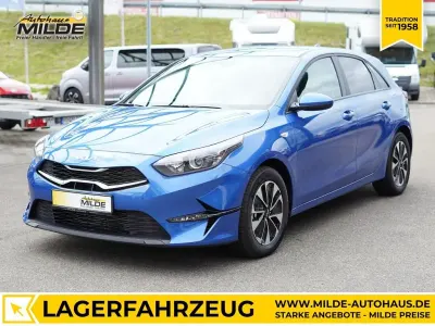 Neu Kia Ceed 140 PS (102 kW) 2025 Blau Kleinwagen