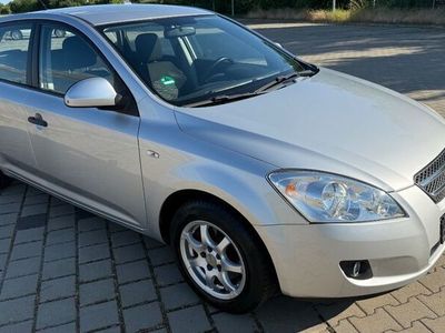 Silber Gebraucht 2007 Kia Ceed Kleinwagen | 2.850 € (Fairer Preis)