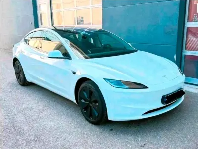 Gebraucht Tesla Model 3 RWD 208 kW (283 PS) 2025 Weiß Limousine