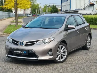 Gebraucht Toyota Auris Edition 99 PS (72 kW) 2014 Grau Limousine