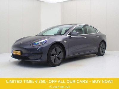 Grau Gebraucht 2020 Tesla Model 3 Standard Range Limousine | 21.900 € (Guter Preis)