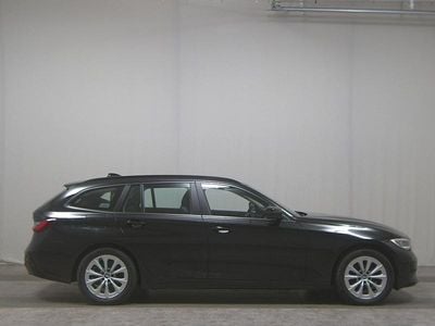 Schwarz Gebraucht 2022 BMW 318 Advantage Kombi | 18.280 € (Guter Preis)