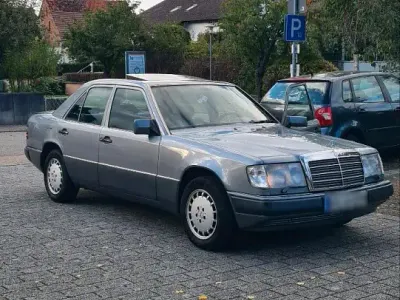 Używany Mercedes E300 179 KM (131 kW) 1990 Szary Sedan/Limuzyna