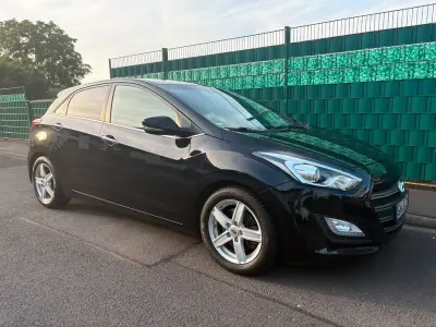 Gebraucht Hyundai i30 Style 136 PS (100 kW) 2015 Schwarz Limousine