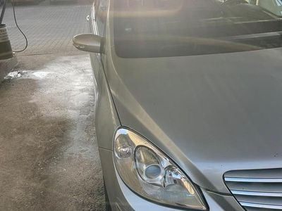 Usata Mercedes B200 195 CV (143 kW) 2005 Argento Monovolume