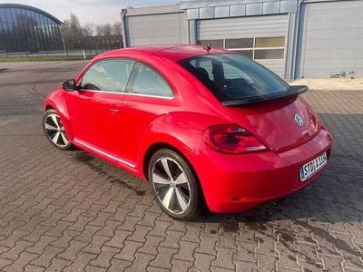Gebraucht VW Beetle Design 105 PS (77 kW) 2014 Rot Kleinwagen
