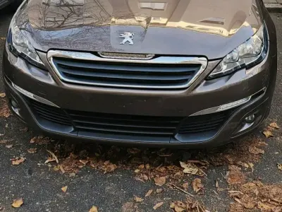Gebraucht Peugeot 308 125 PS (91 kW) 2013 Braun Limousine