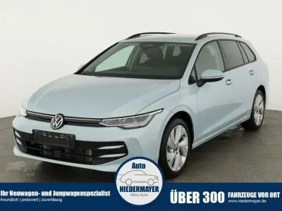 Neu VW Golf VIII Life 150 PS (110 kW) 2026 Crystal ice blue metallic Kombi