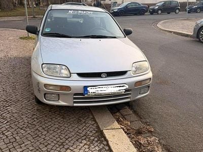 Gebraucht Mazda 323 86 PS (63 kW) 1996 Silber Kleinwagen