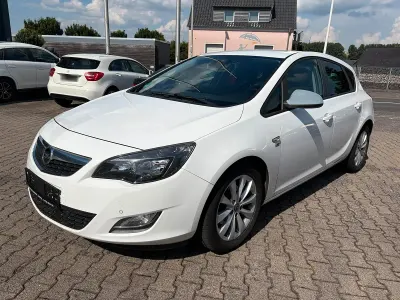 Gebraucht Opel Astra 110 PS (80 kW) 2012 Weiß Limousine