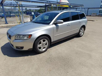Gebraucht Volvo V50 109 PS (80 kW) 2009 Silber Kombi