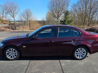 Gebraucht BMW 318 143 PS (105 kW) 2008 Rot Limousine