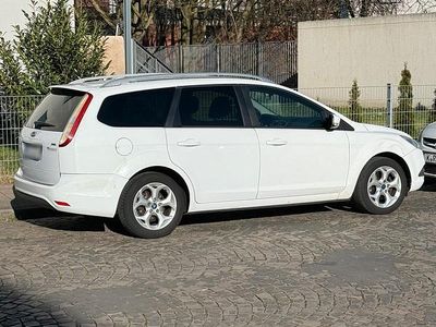 Gebraucht Ford Focus 109 PS (80 kW) 2010 Weiß Kombi