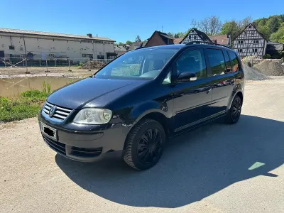 Second-hand VW Touran 140 CP (102 kW) 2006 Negru Monovolum