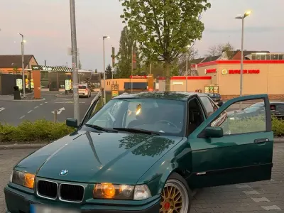 Gebraucht BMW 318 113 PS (83 kW) 1992 Limousine