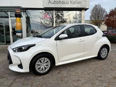 Schneeweiß Neu 2025 Toyota Yaris Hybrid Limousine | 22.960 € (Guter Preis)