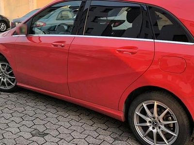 Gebraucht Mercedes 200 Urban 136 PS (100 kW) 2017 Rot Limousine
