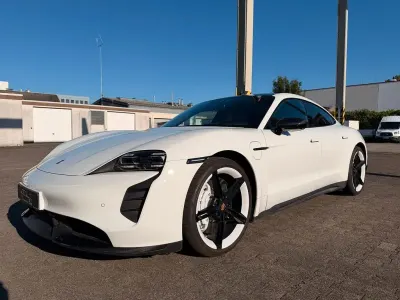 Gebraucht Porsche Taycan 300 kW (408 PS) 2021 Weiß Limousine