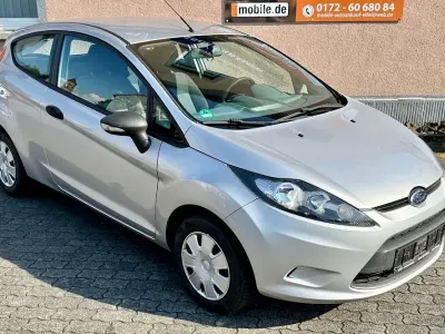 Gebraucht Ford Fiesta Ambiente 60 PS (44 kW) 2009 Silber Kleinwagen