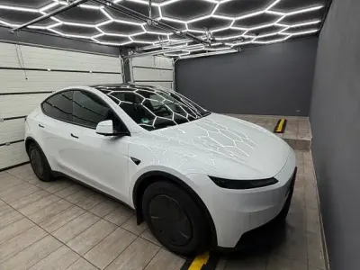 Neu Tesla Model Y Standard Range 219 kW (299 PS) 2026 Weiß SUV