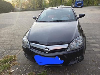 Usata Opel Tigra 125 CV (91 kW) 2004 Nero Cabrio